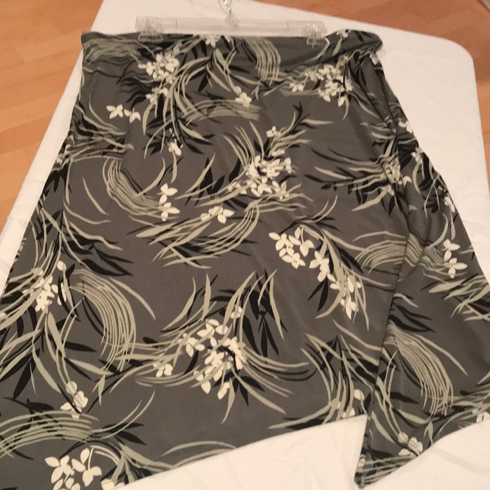 Grey print skirt